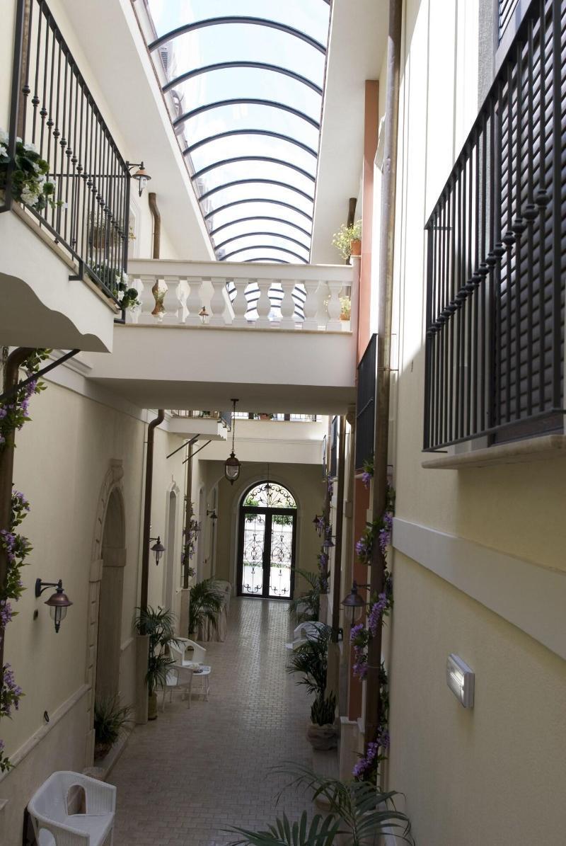 Aparthotel Palazzo Reginella Bovalino Marina Exterior foto
