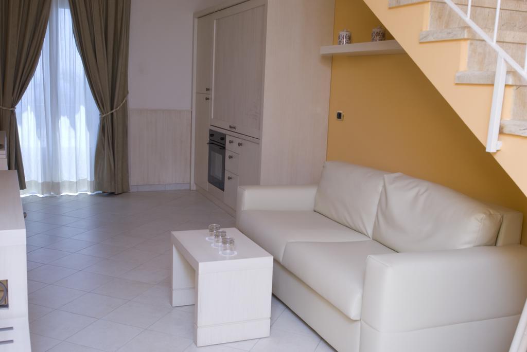 Aparthotel Palazzo Reginella Bovalino Marina Habitación foto