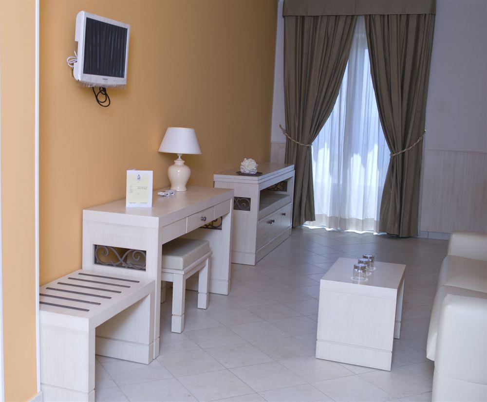 Aparthotel Palazzo Reginella Bovalino Marina Exterior foto